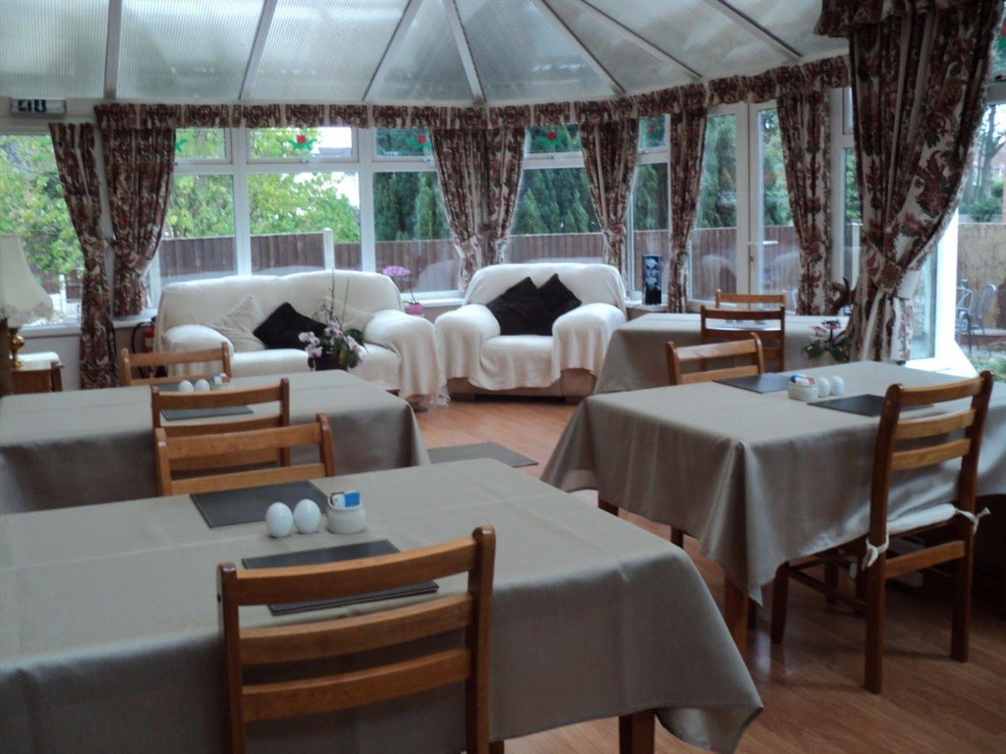 Grove House Guest House Telford Eksteriør bilde
