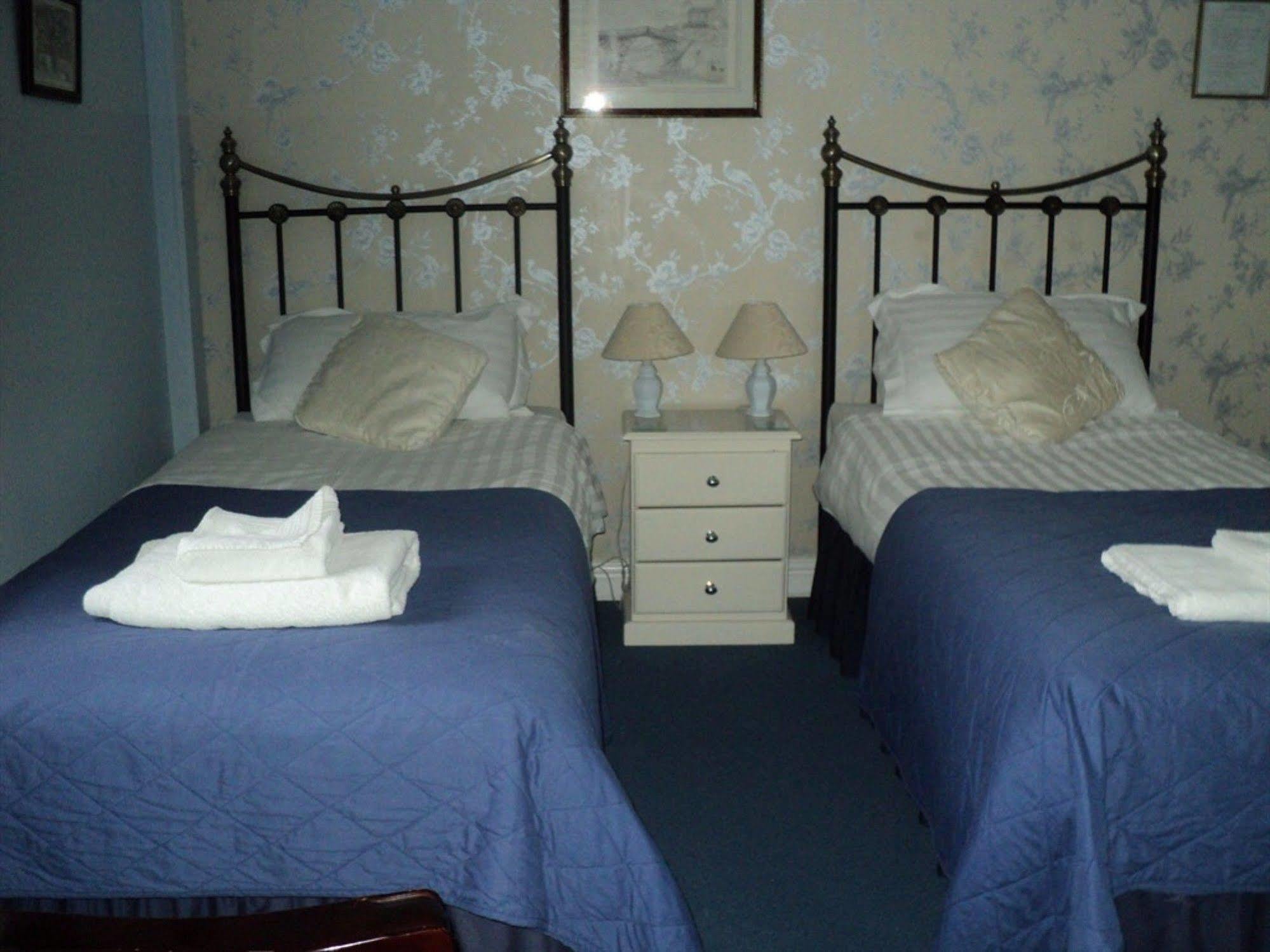 Grove House Guest House Telford Eksteriør bilde