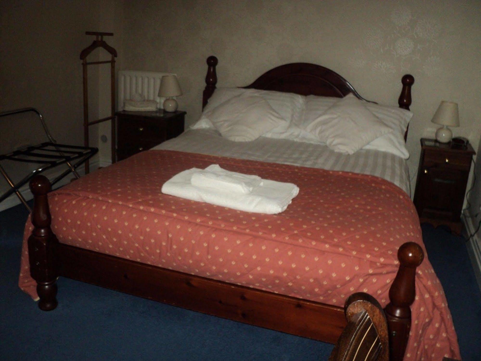 Grove House Guest House Telford Eksteriør bilde