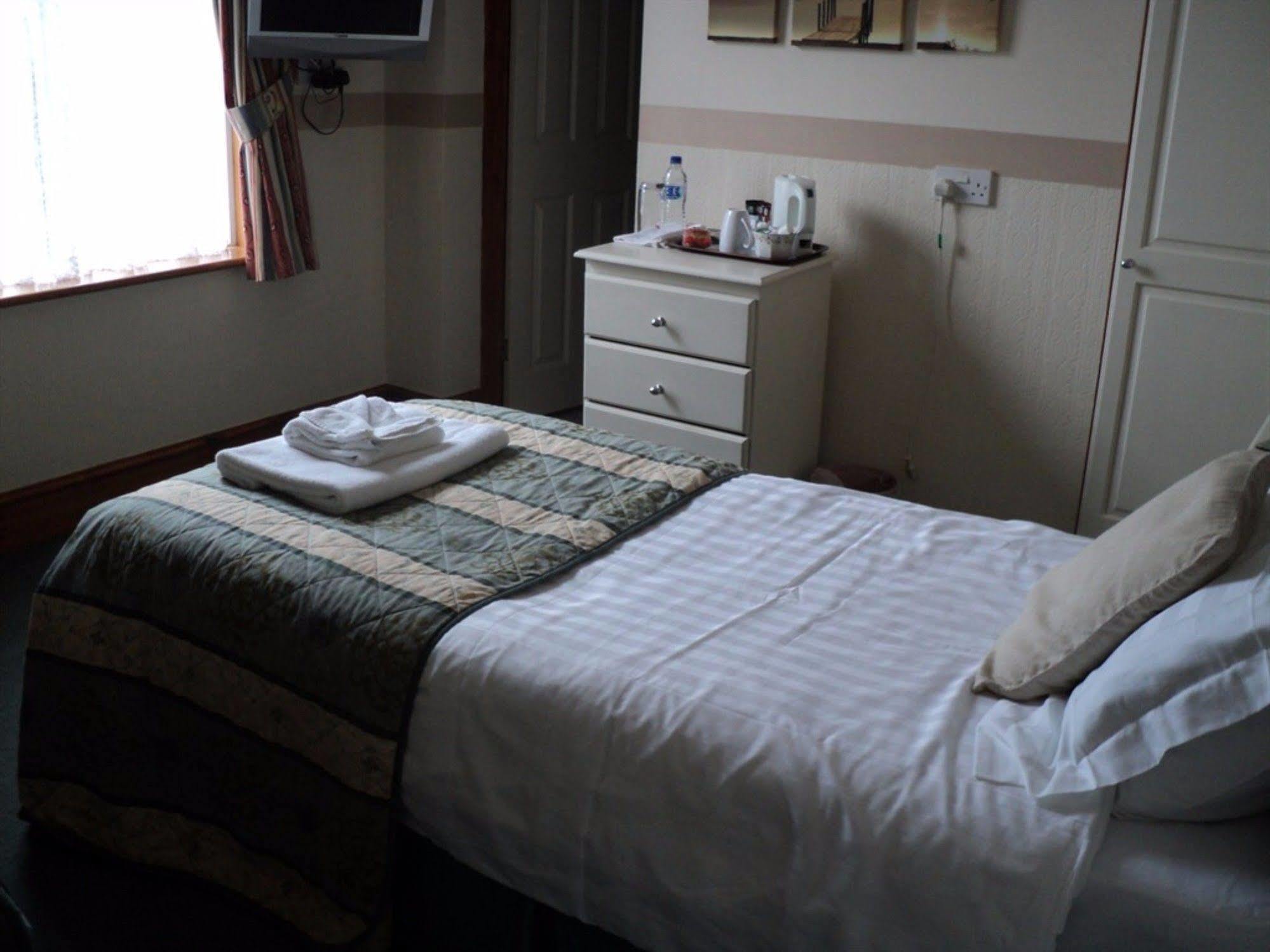 Grove House Guest House Telford Eksteriør bilde